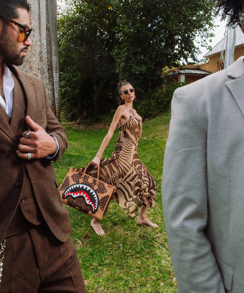 Sprayground - हेनिविल पिरामिड डफल बैग