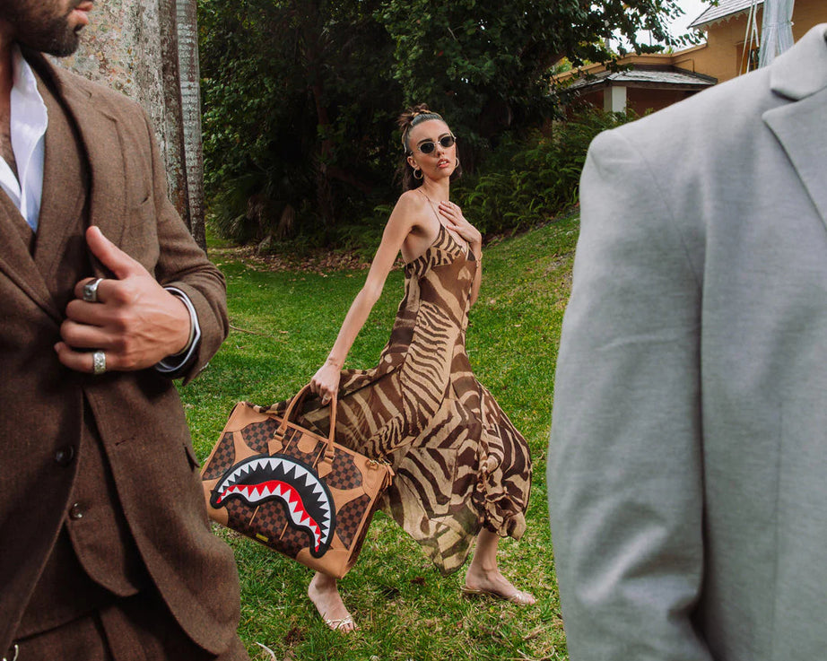 Sprayground - हेनिविल पिरामिड डफल बैग