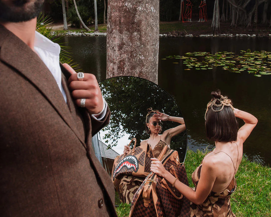 Sprayground - हेनिविल पिरामिड डफल बैग