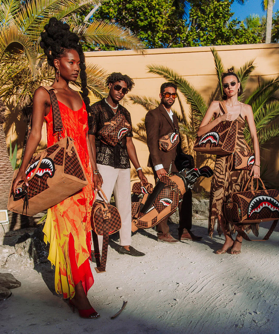 Sprayground - हेनिविल पिरामिड डफल बैग