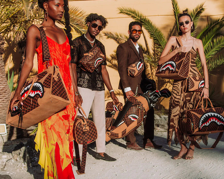 Sprayground - हेनिविल पिरामिड डफल बैग