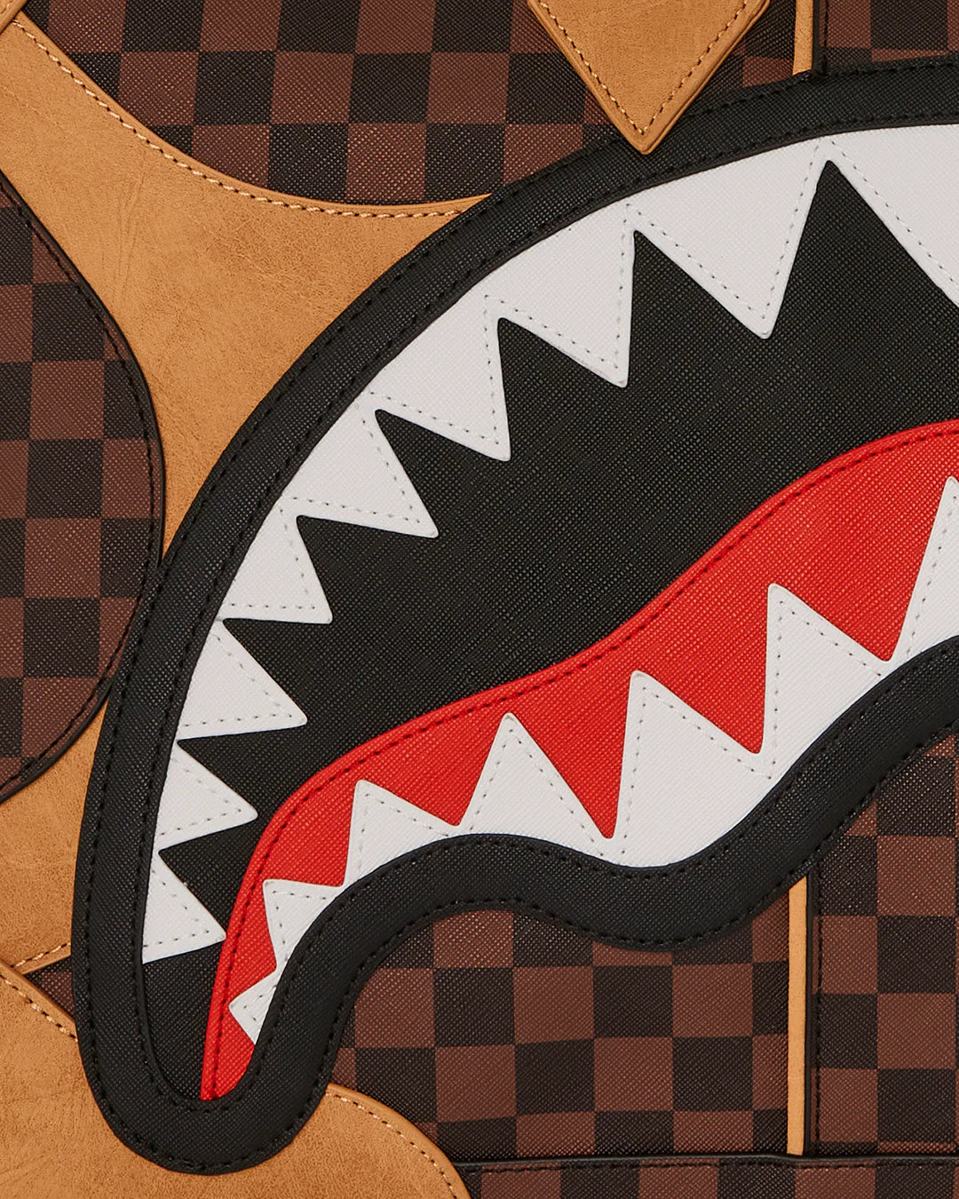 Sprayground - हेनिविल पिरामिड डफल बैग