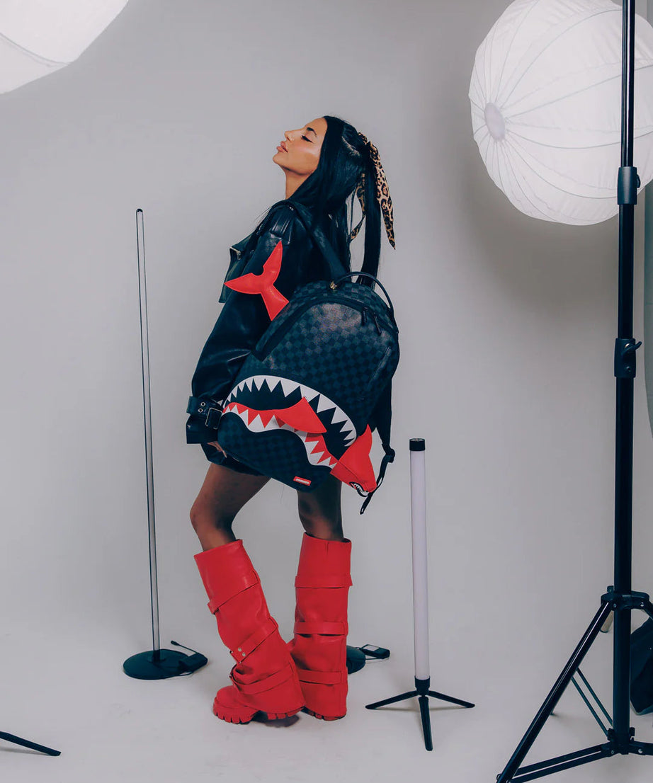 Sprayground - शार्क भागने वाला बैकपैक