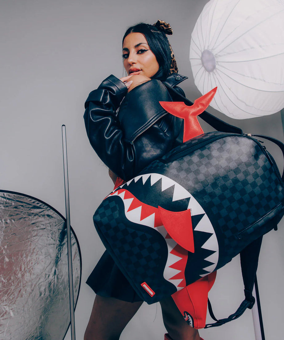 Sprayground - शार्क भागने वाला बैकपैक