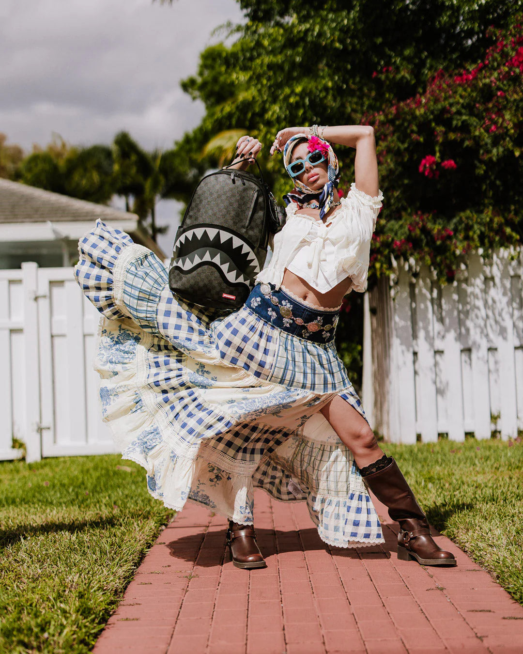 Sprayground - लाइट्स आउट पेरिस में शार्क बैकपैक