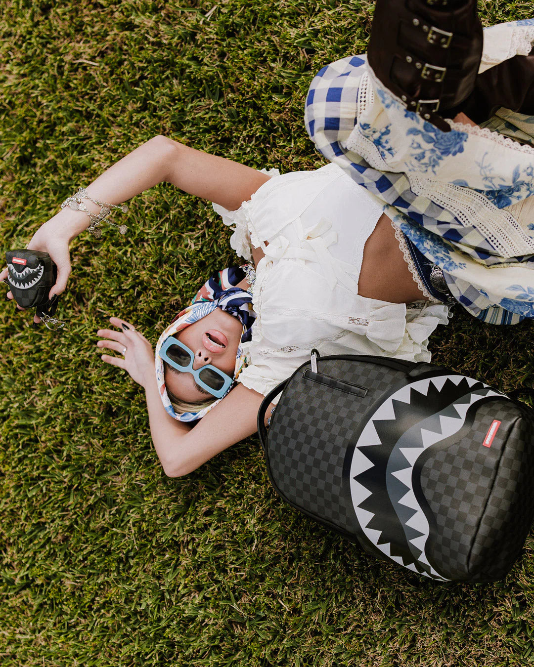 Sprayground - लाइट्स आउट पेरिस में शार्क बैकपैक