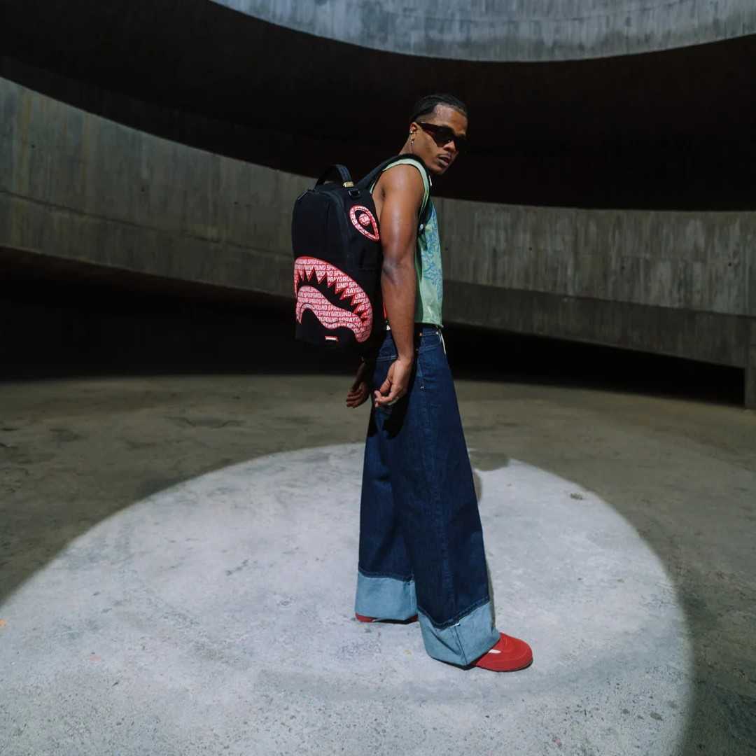 Sprayground - लोगो माउथ कोर Dlx कॉटन बैकपैक