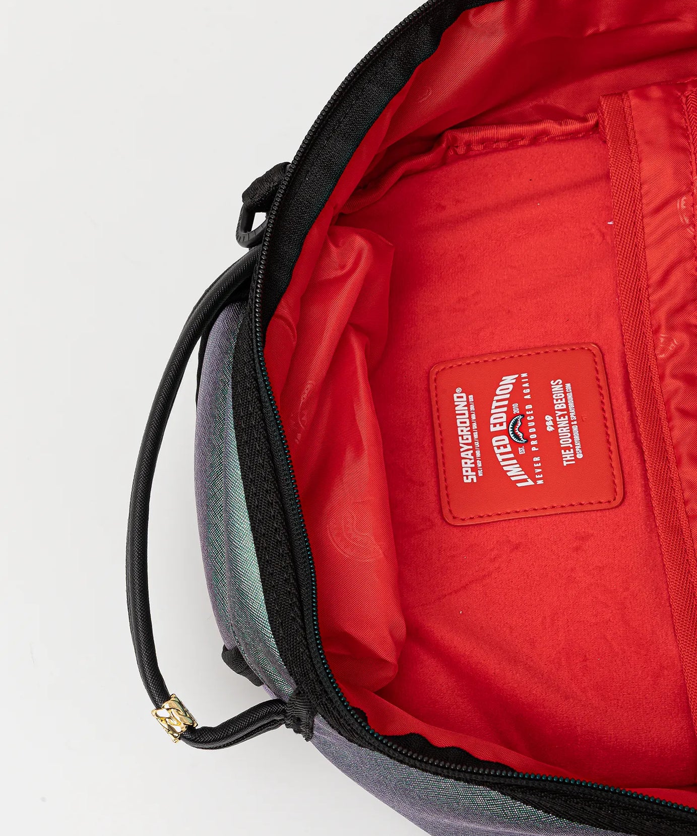 Sprayground - शार्क सेंट्रल ऑयल स्टीक डीएलएक्सस बैकपैक