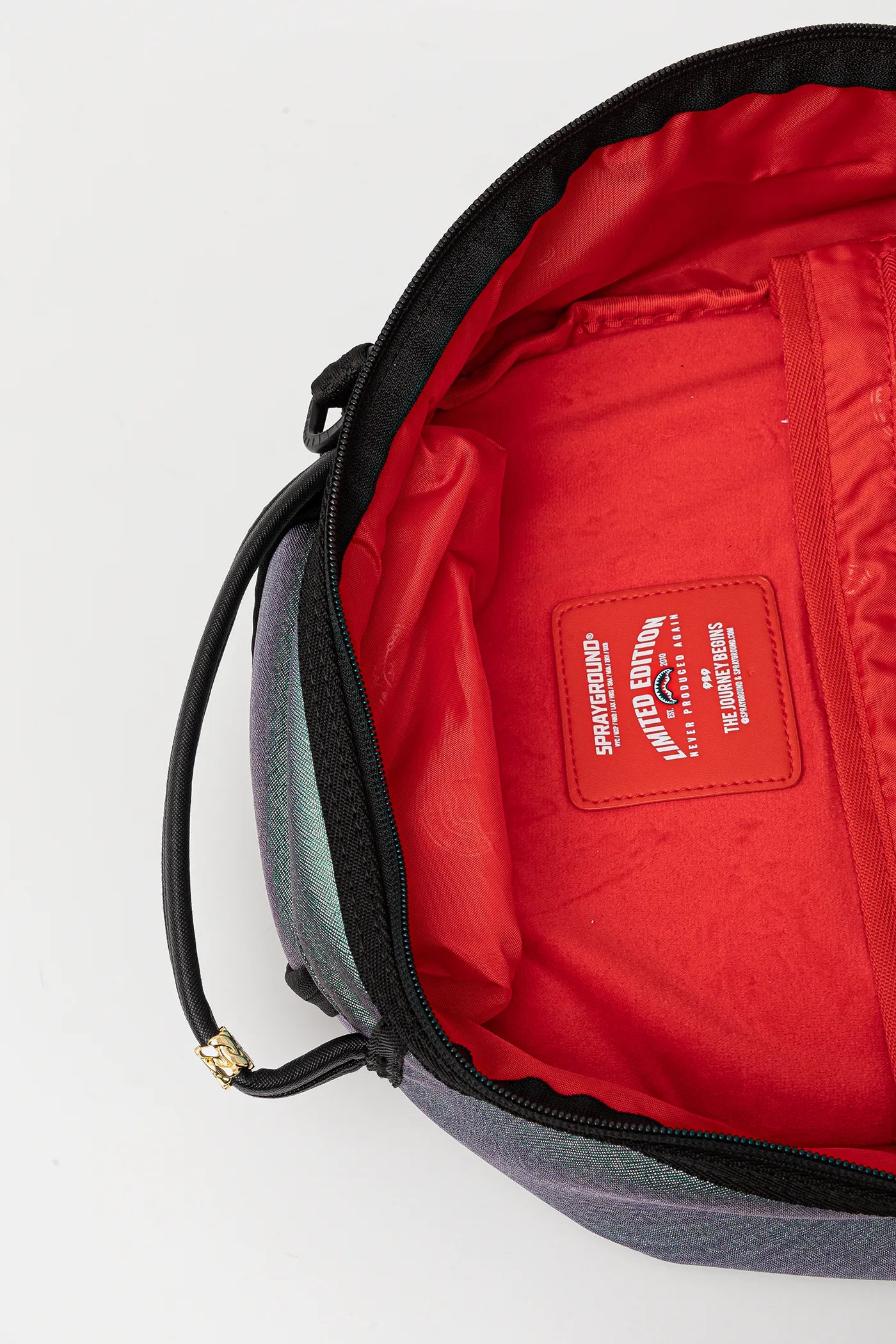 Sprayground - शार्क सेंट्रल ऑयल स्टीक डीएलएक्सस बैकपैक