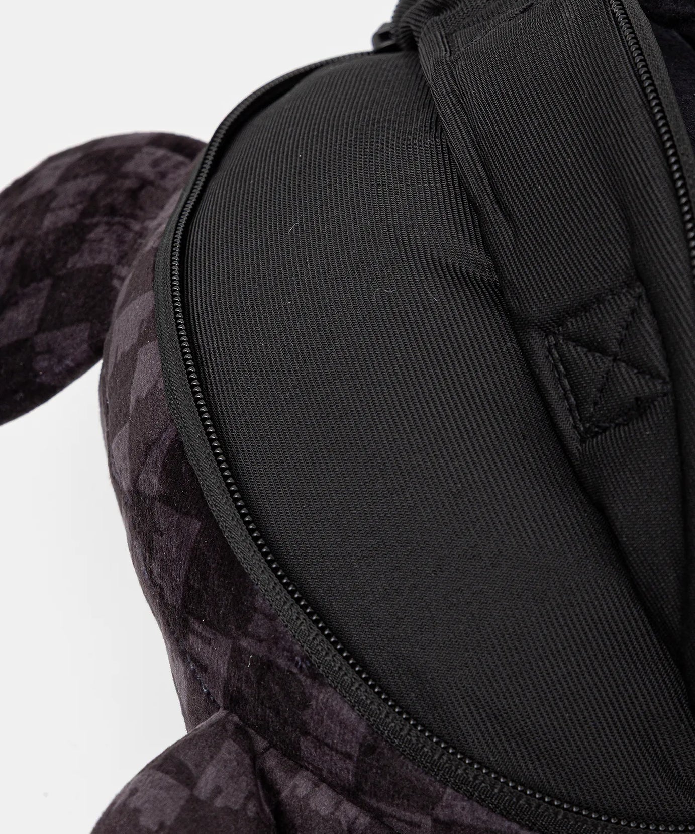 Sprayground - शार्क्स पैर आइस टेडी बैकपैक