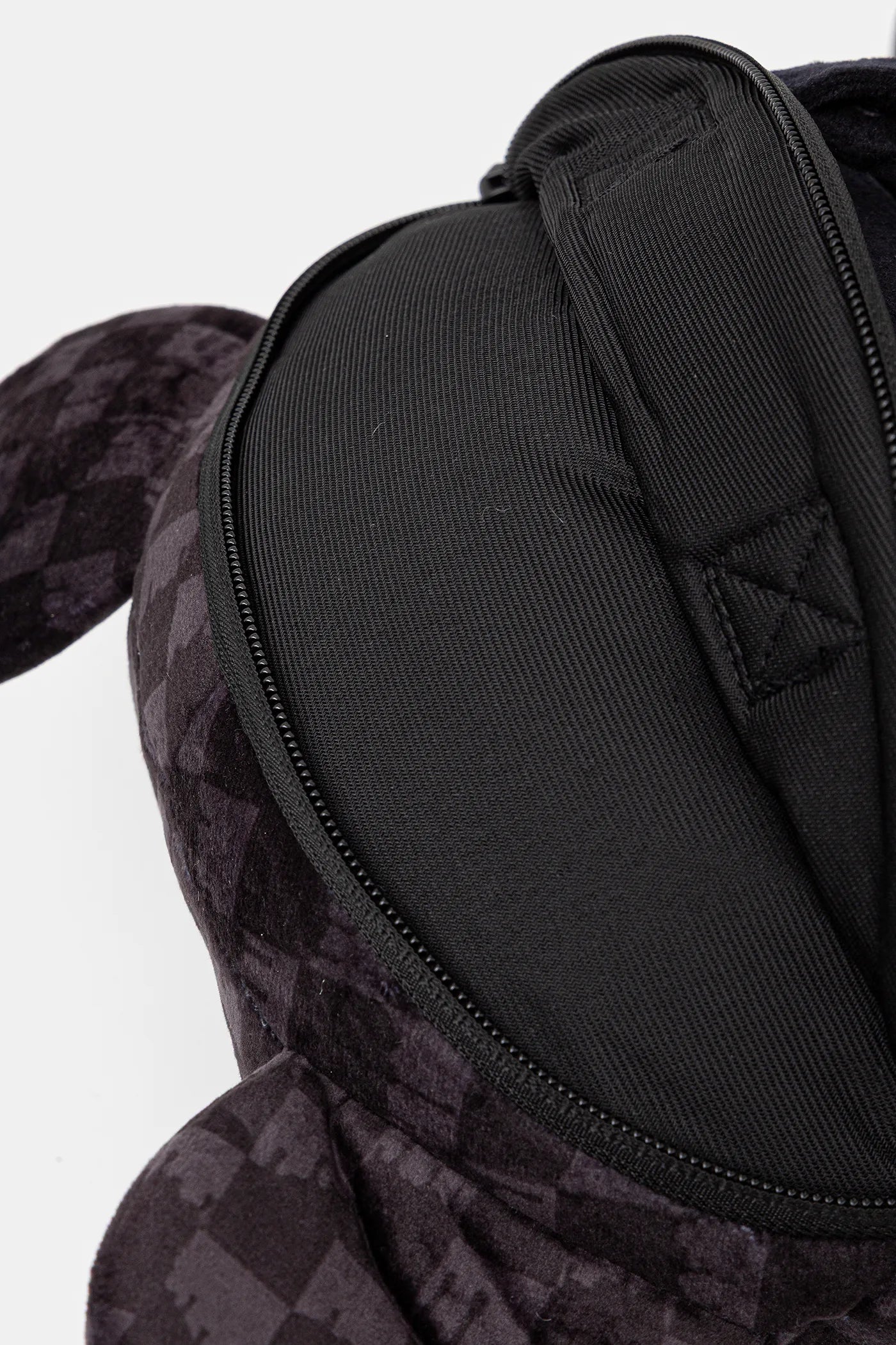 Sprayground - शार्क्स पैर आइस टेडी बैकपैक