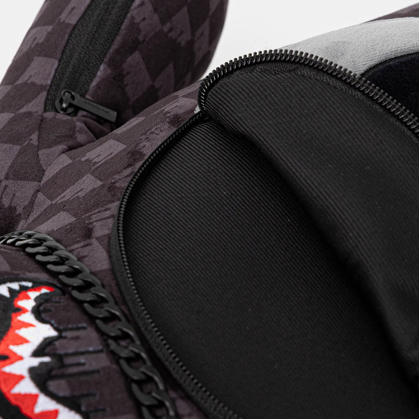 Sprayground - शार्क्स पैर आइस टेडी बैकपैक