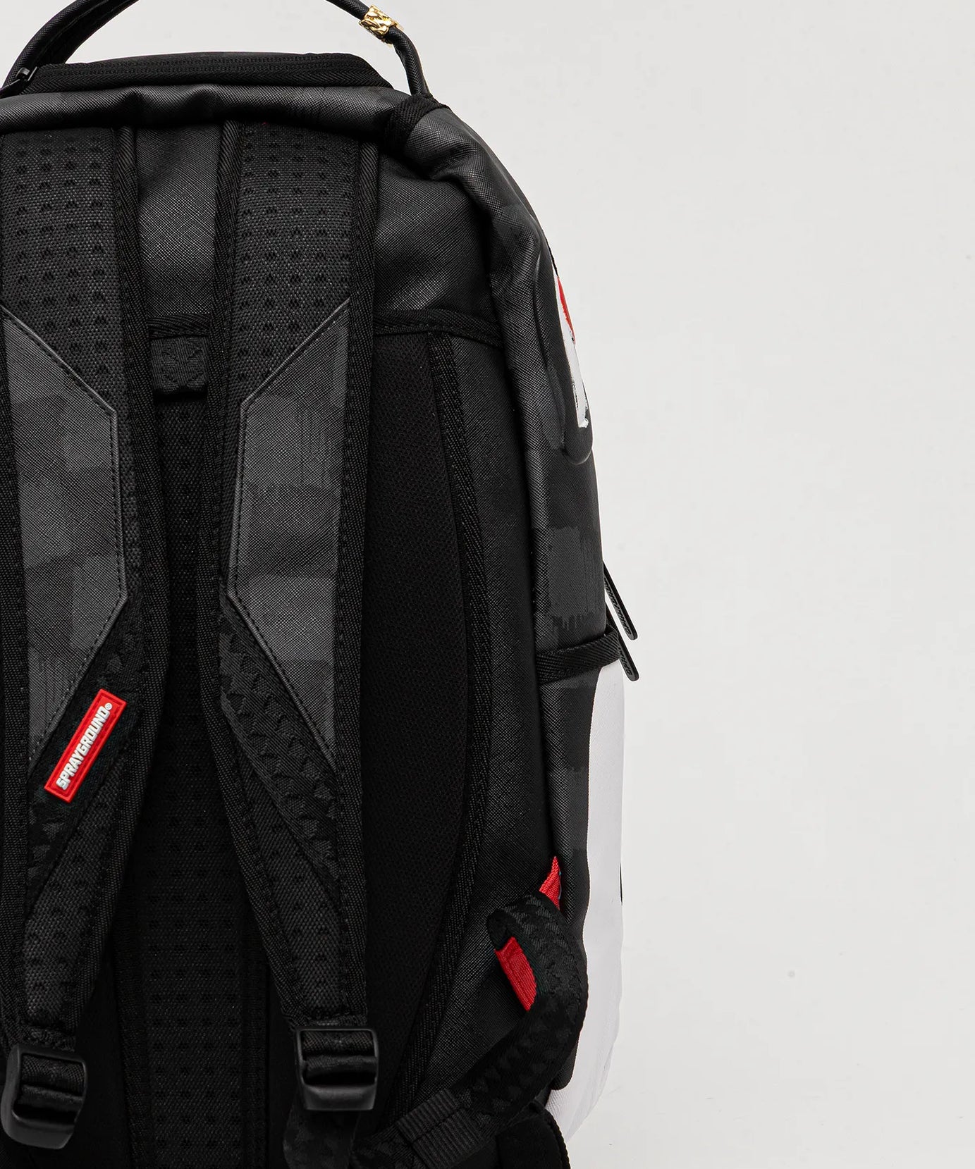 Sprayground - स्नूपी पेंटिंग शार्क Dlxsv बैकपैक