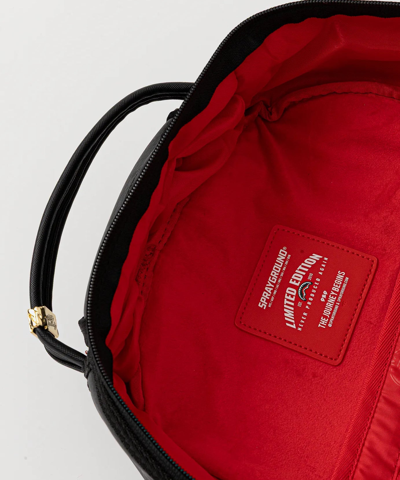 Sprayground - स्नूपी पेंटिंग शार्क Dlxsv बैकपैक