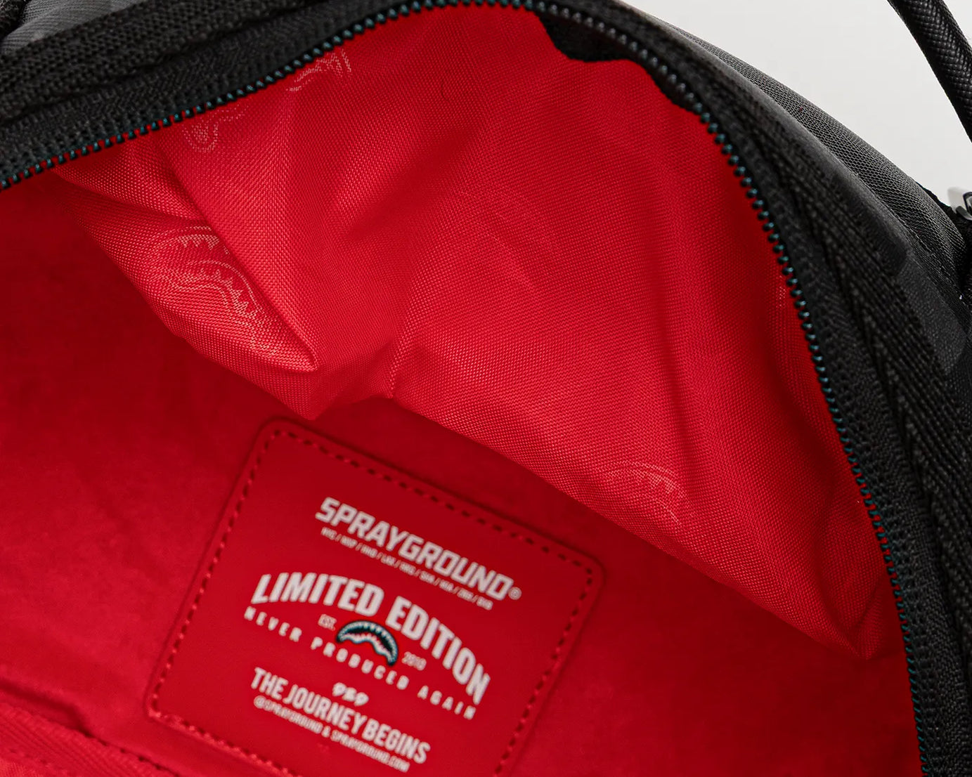 Sprayground - स्नूपी टॉप शार्क मनी Dlxsv बैकपैक