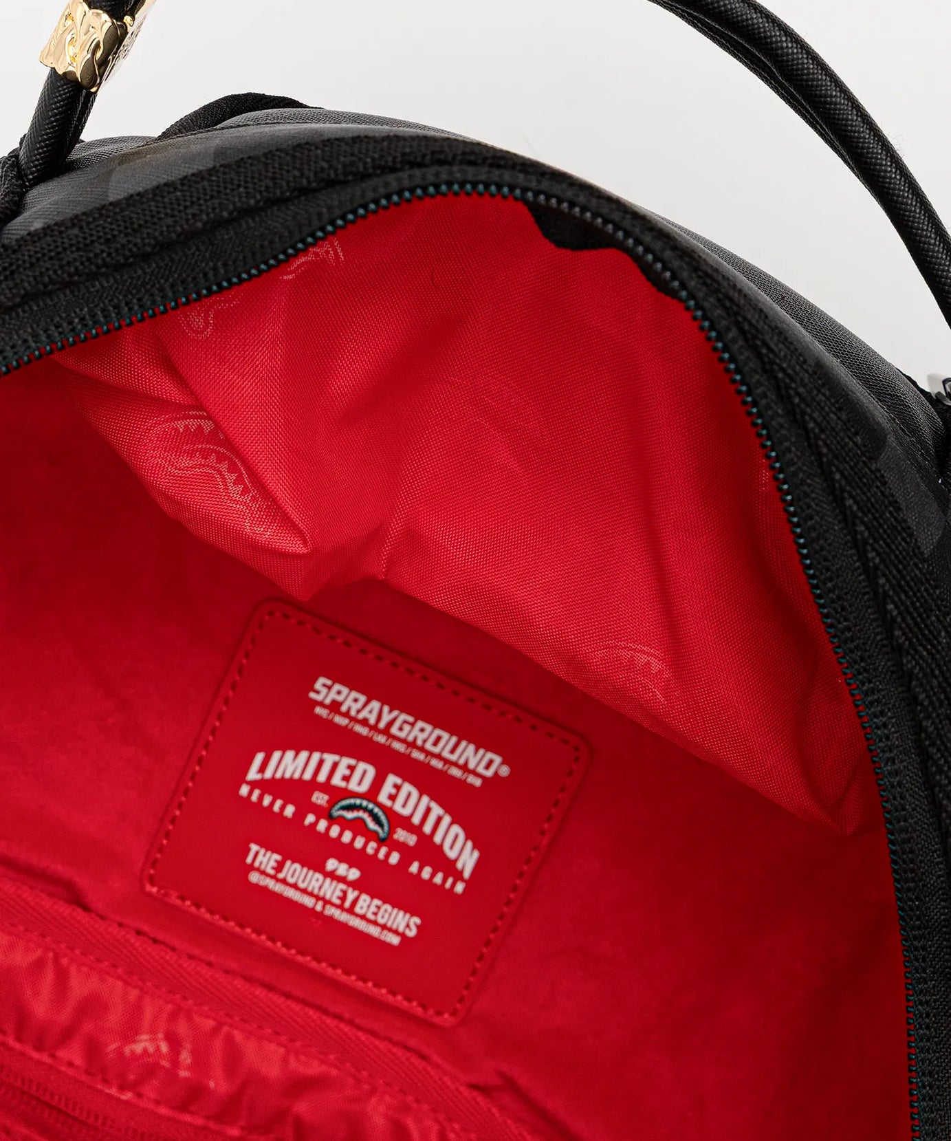 Sprayground - स्नूपी टॉप शार्क मनी Dlxsv बैकपैक