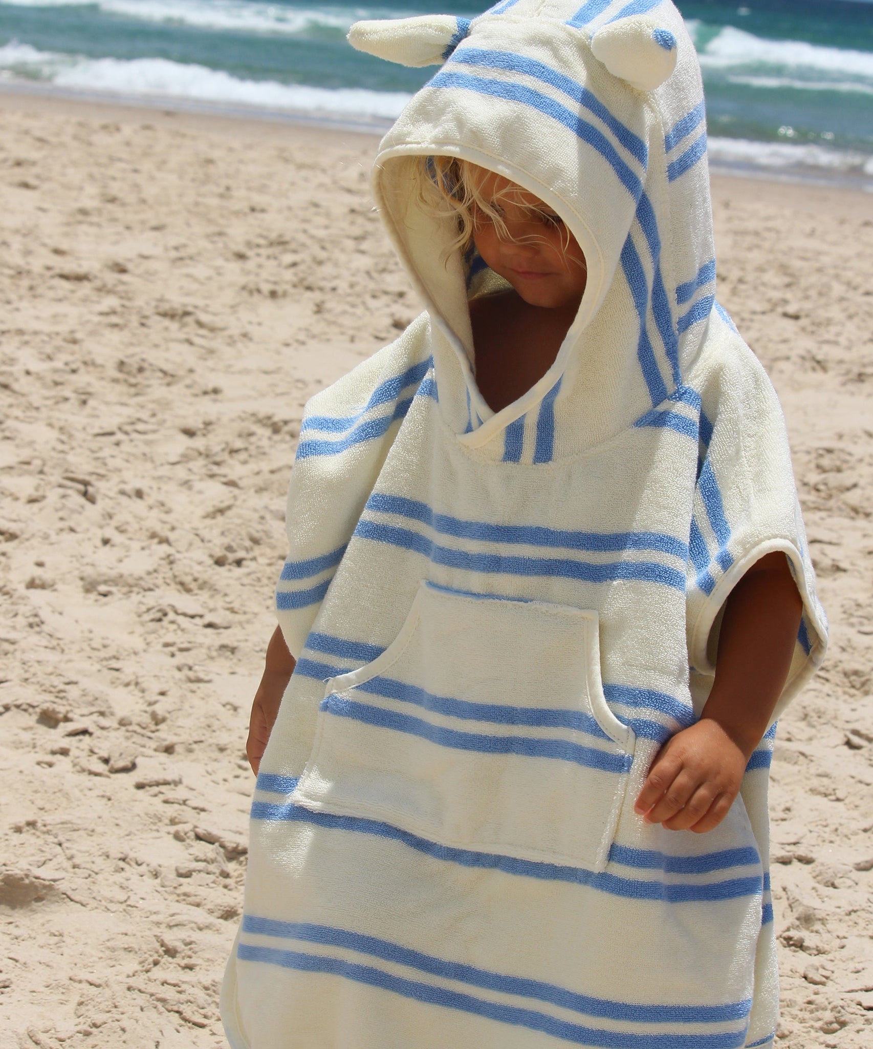 Sunnylife - बच्चों के लिए हुड वाला समुद्री तौलिया