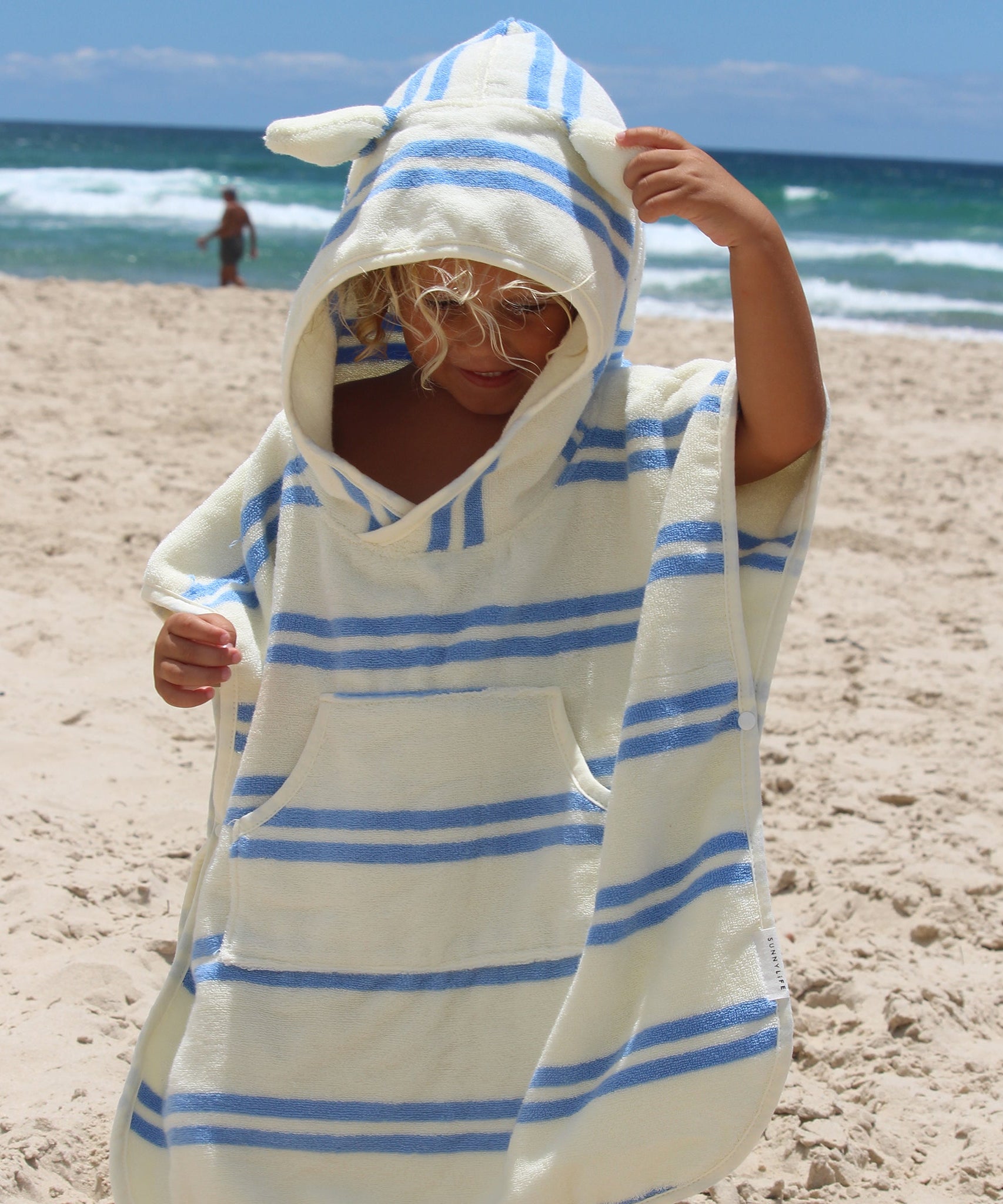 Sunnylife - बच्चों के लिए हुड वाला समुद्री तौलिया