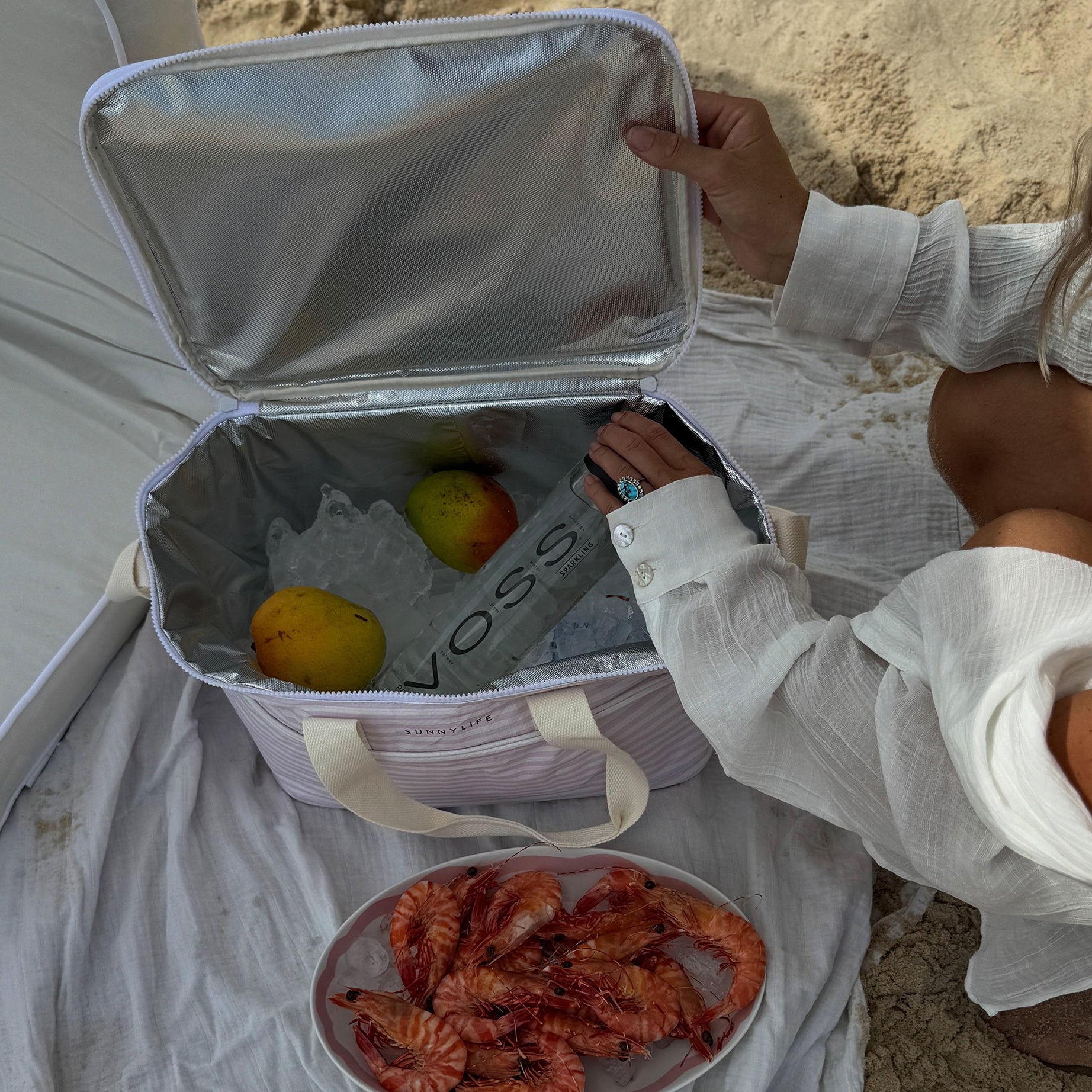 Sunnylife - लेज़ी कूल्ड बीच कैरी बैग