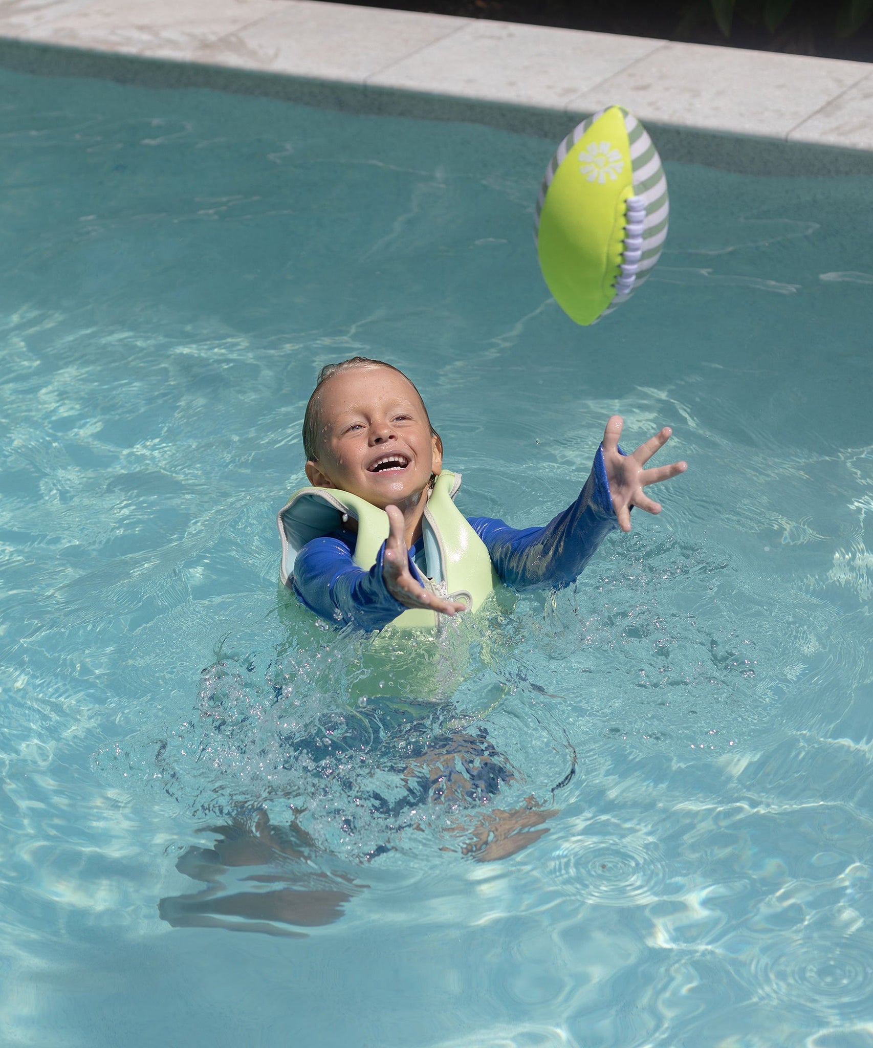 Sunnylife - नियोप्रीन समुद्र तट नरम खेल गेंद