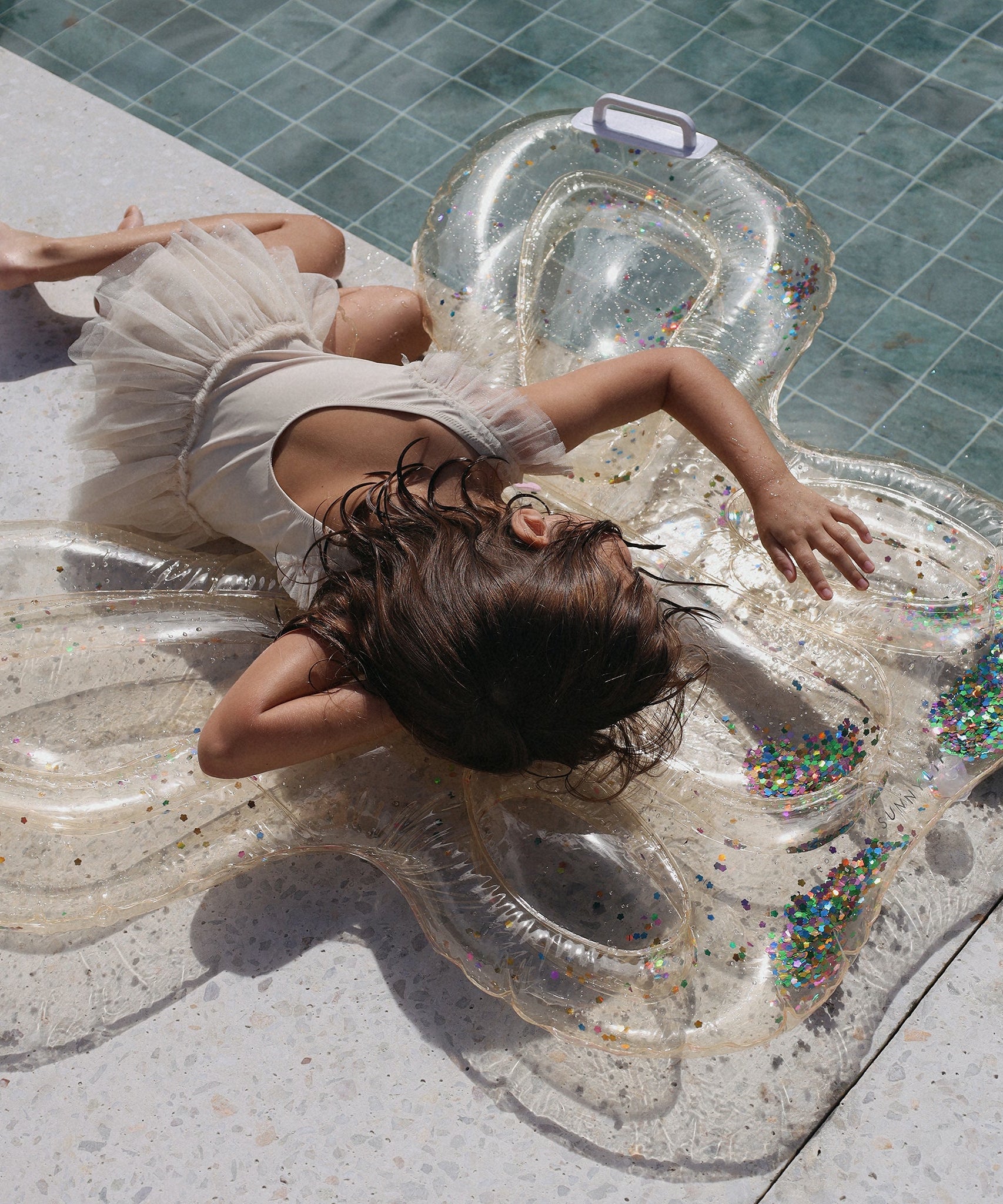 Sunnylife - कॉटन कैंडी बच्चों के तितली समुद्र और पूल गद्दा