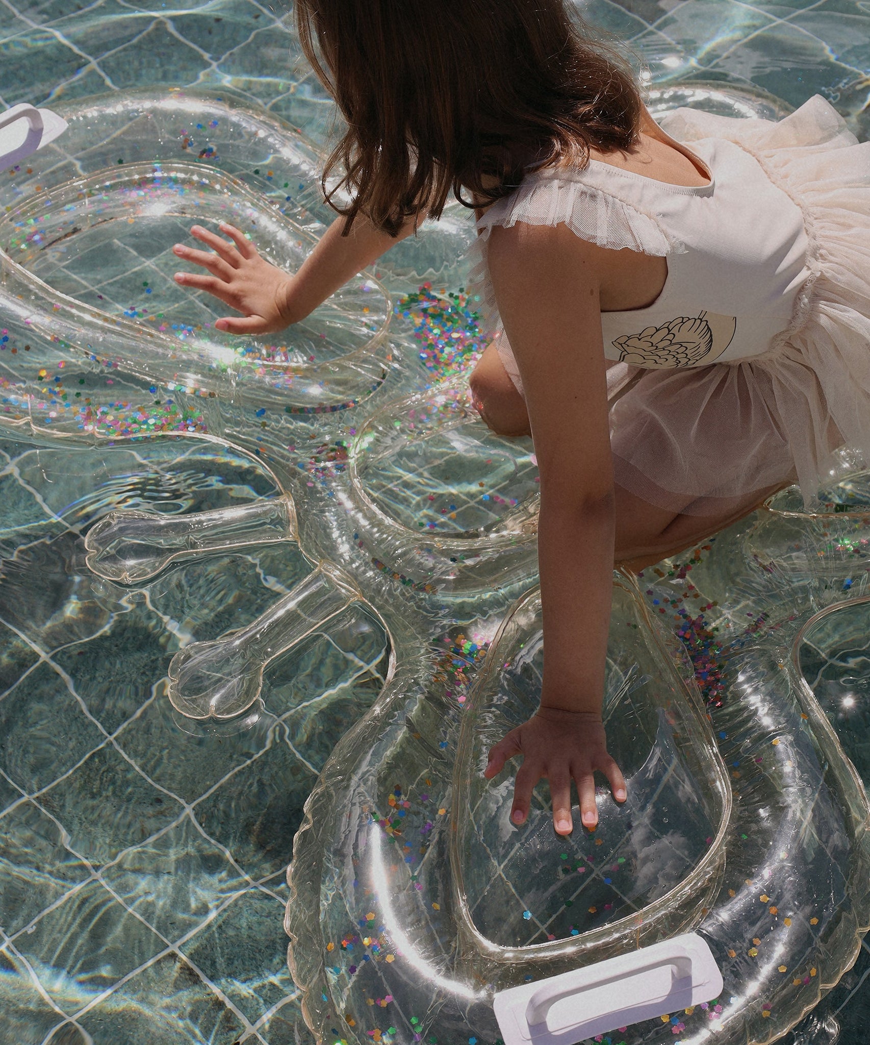 Sunnylife - कॉटन कैंडी बच्चों के तितली समुद्र और पूल गद्दा