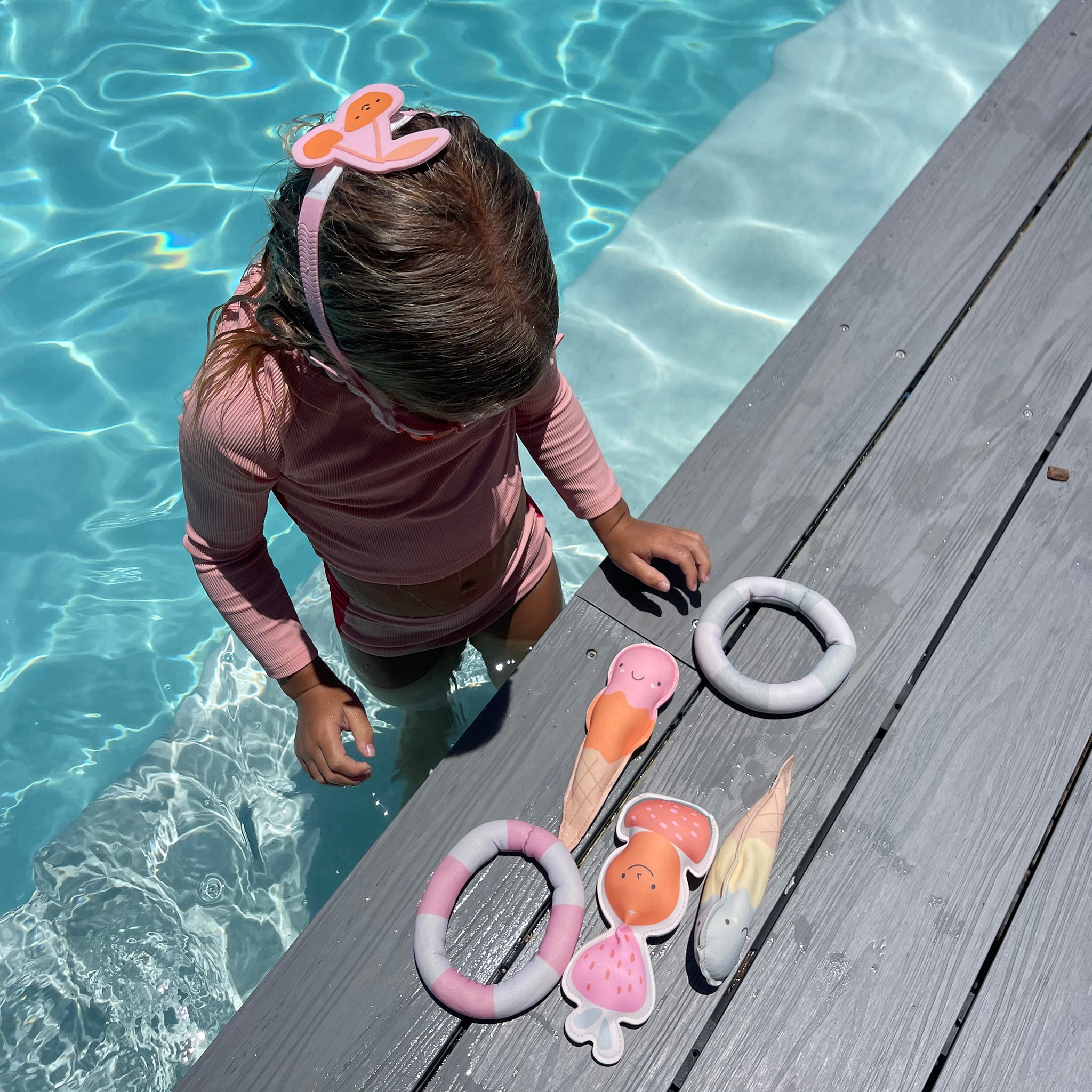 Sunnylife - कॉटन कैंडी समुद्र और पूल डाइविंग खिलौने
