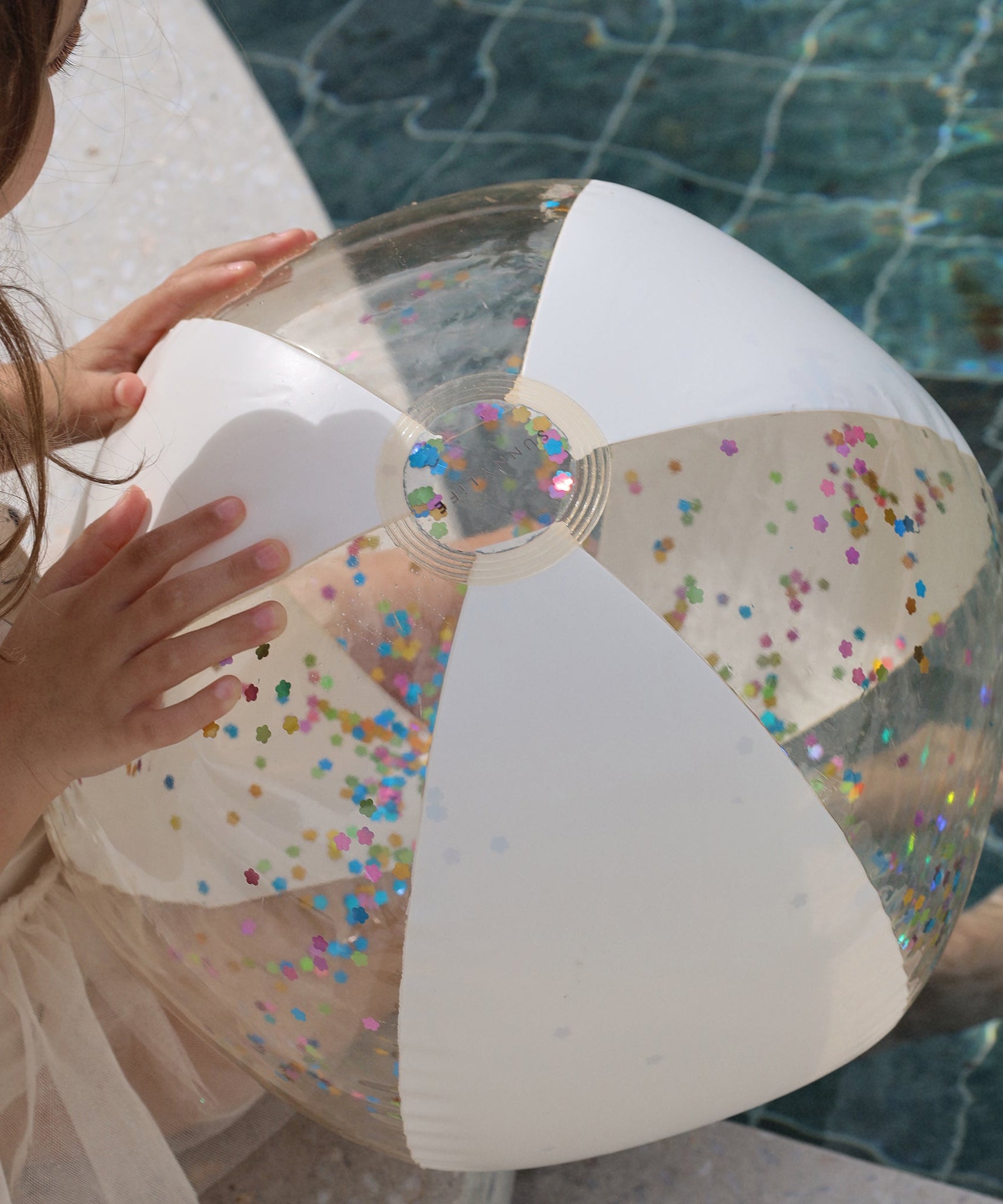 Sunnylife - कॉटन कैंडी फुलाने वाला चमकीला बीच बॉल