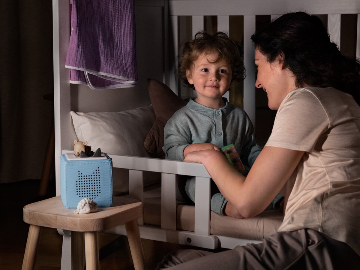 Tonies - नींद में दोस्त सोते हुए भालू के साथ सोने का समय कहानियाँ अंग्रेज़ी आवाज़ वाली आकृति